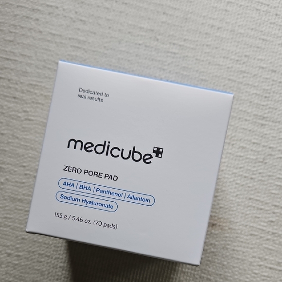 MEDICUBE ZERO PORE PAD - Picture 2 of 11